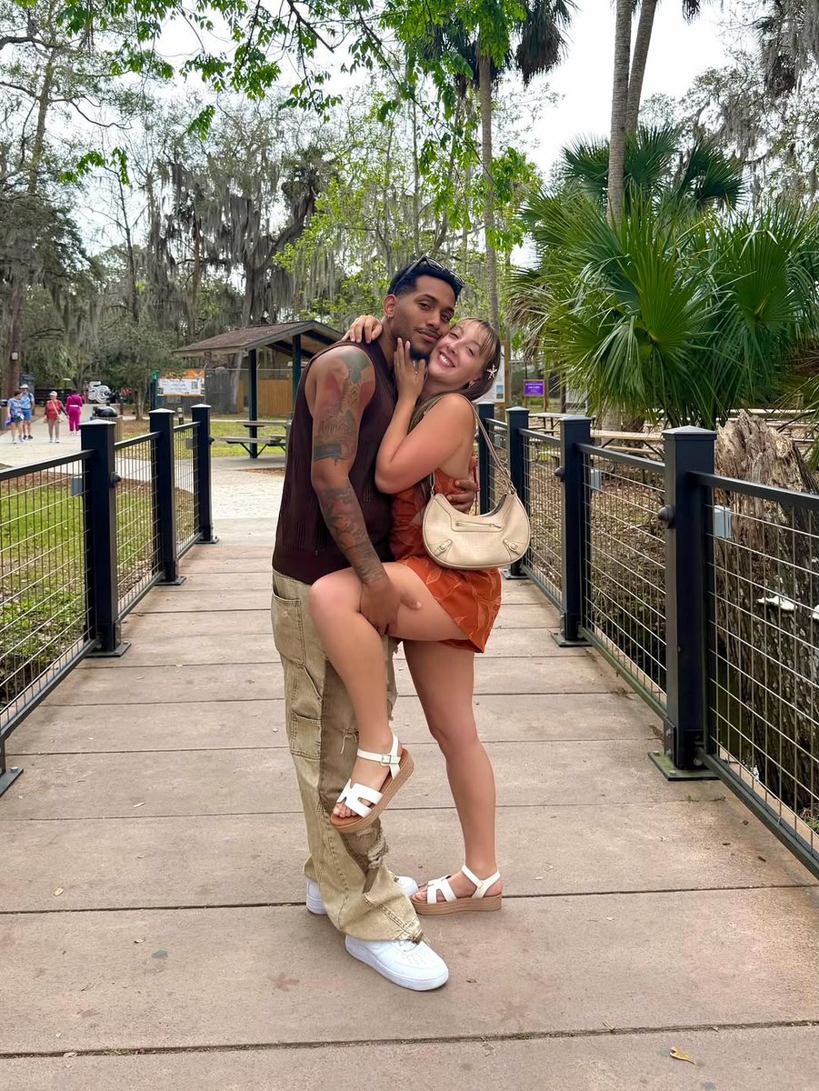 morginiari8n's tweet photo. Hoy cumplo 23 años 🎂🎊
Happy Dominican independence day 🫶🏻🇩🇴🥰 https://t.co/UvoTxela8g