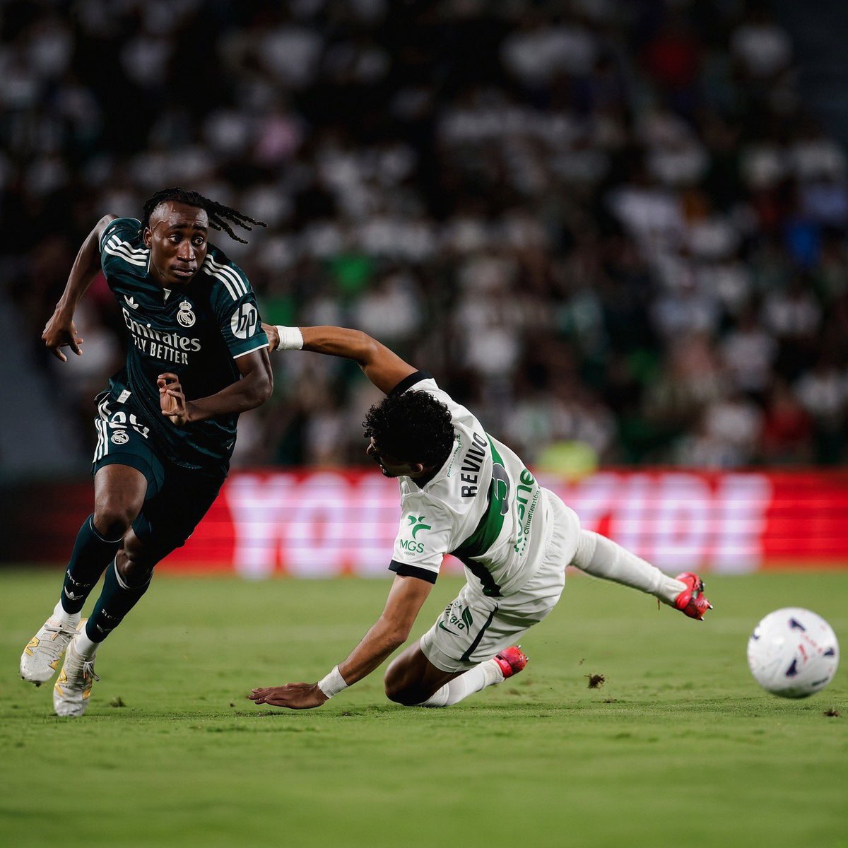 Mavenscy's tweet photo. 🚨🚨 YAN DIOMANDÉ 🇨🇮 EST DÉJÀ LE MEILLEUR DRIBBLEUR DE LIGA PAR 90 MINUTES AVEC LE REAL MADRID ! 🤯🤍

Le jeune Ivoirien affiche le meilleur ratio de dribbles réussis par 90 minutes en Liga cette saison. https://t.co/j51BSXFFXX