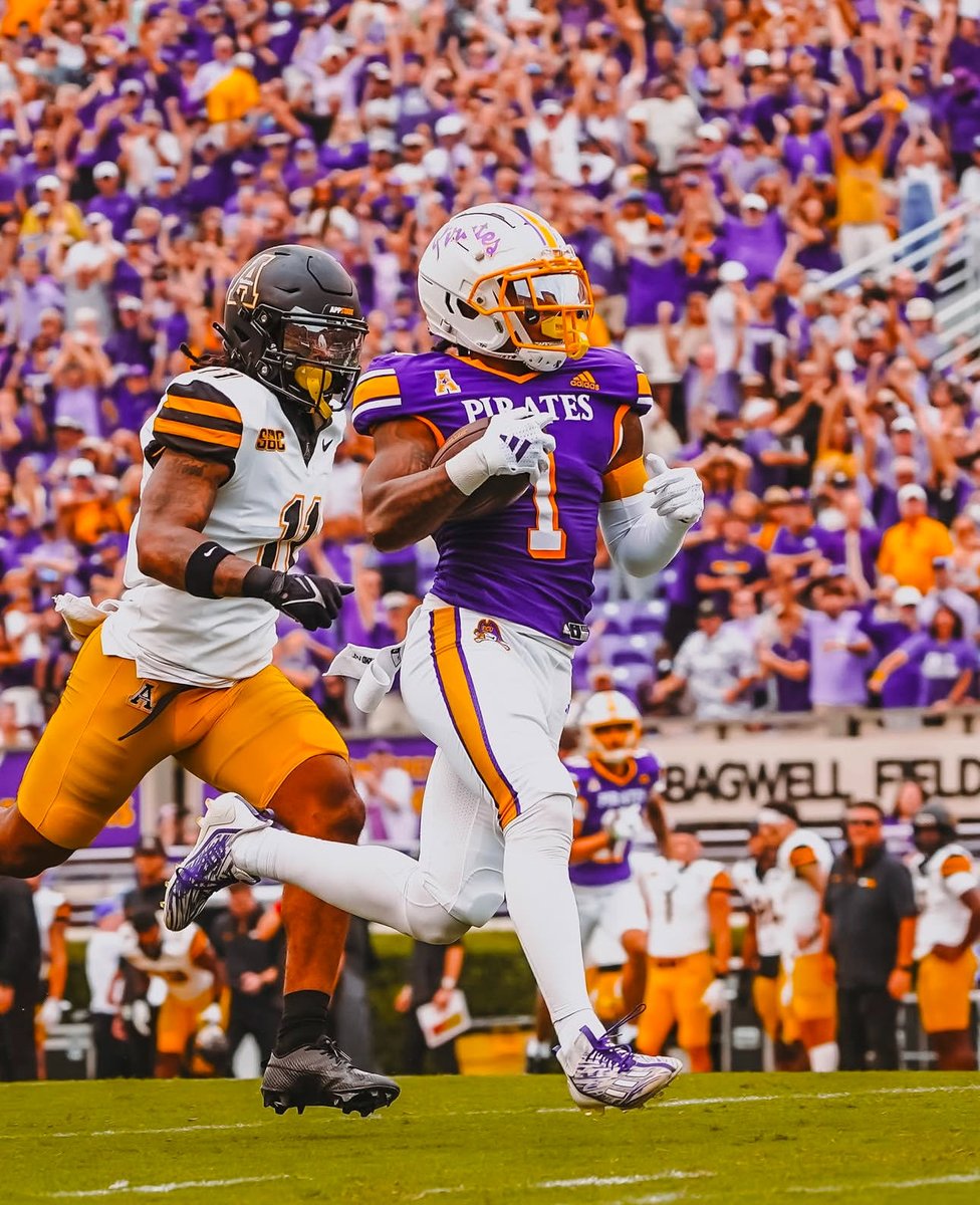 7omooo's tweet photo. BLESSED!
Thank you to my teammates, coaches and family for helping me earn an offer from East Carolina University!

@RicoZackery https://t.co/vg9eR0Pnzs