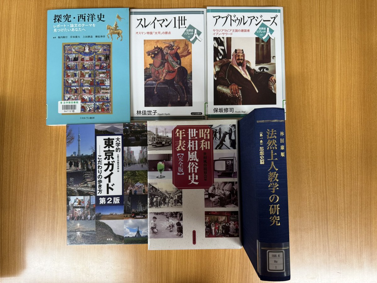 sbgken_library's tweet photo. 昨日、仲間入りした本たちです📕✨
 #芝の新入り #今日から仲間入り 

学園祭での図書委員会による古本市も無事終わりました。寄付いただいた皆様、ご来場いただいた皆様に感謝いたします。
2日間で1,800冊超の本を販売できました。詳しい報告はいずれ図書委員から行われるかと思います。 https://t.co/Giz1zCGr1Z