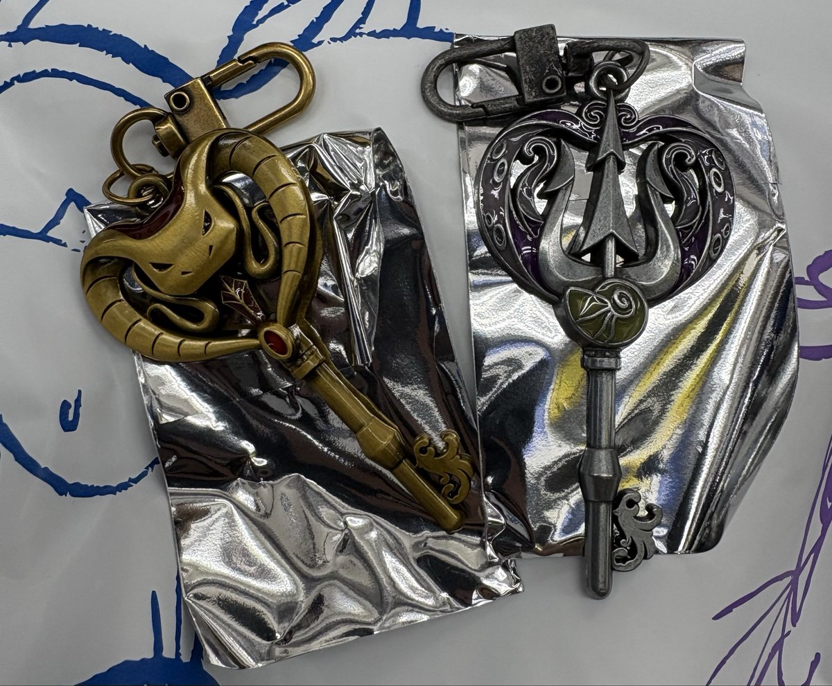 ChainlingETH's tweet photo. 【交換】ディズニーストア　ヴィランズ　シークレット　キーチェーン　キーホルダー 鍵 キー

譲  ジャファー、アースラー

求  マレフィセント、女王

都内手渡し希望

郵送交換の場合はネコポスまたはクリックポスト希望

お気軽にお声がけください。
宜しくお願い致します。 https://t.co/ETQp64xJxE