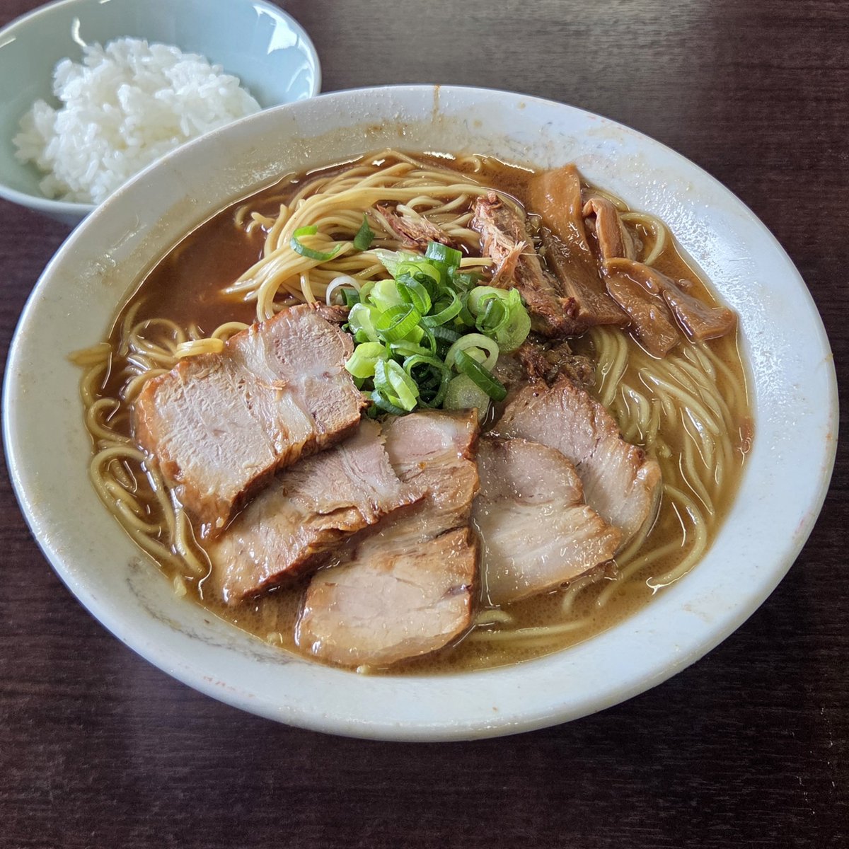 tako_ramen22's tweet photo. 和歌山ってこんなに美味しいラーメンがこの値段で食べられるんだ、、 https://t.co/iwLBjPGpGN