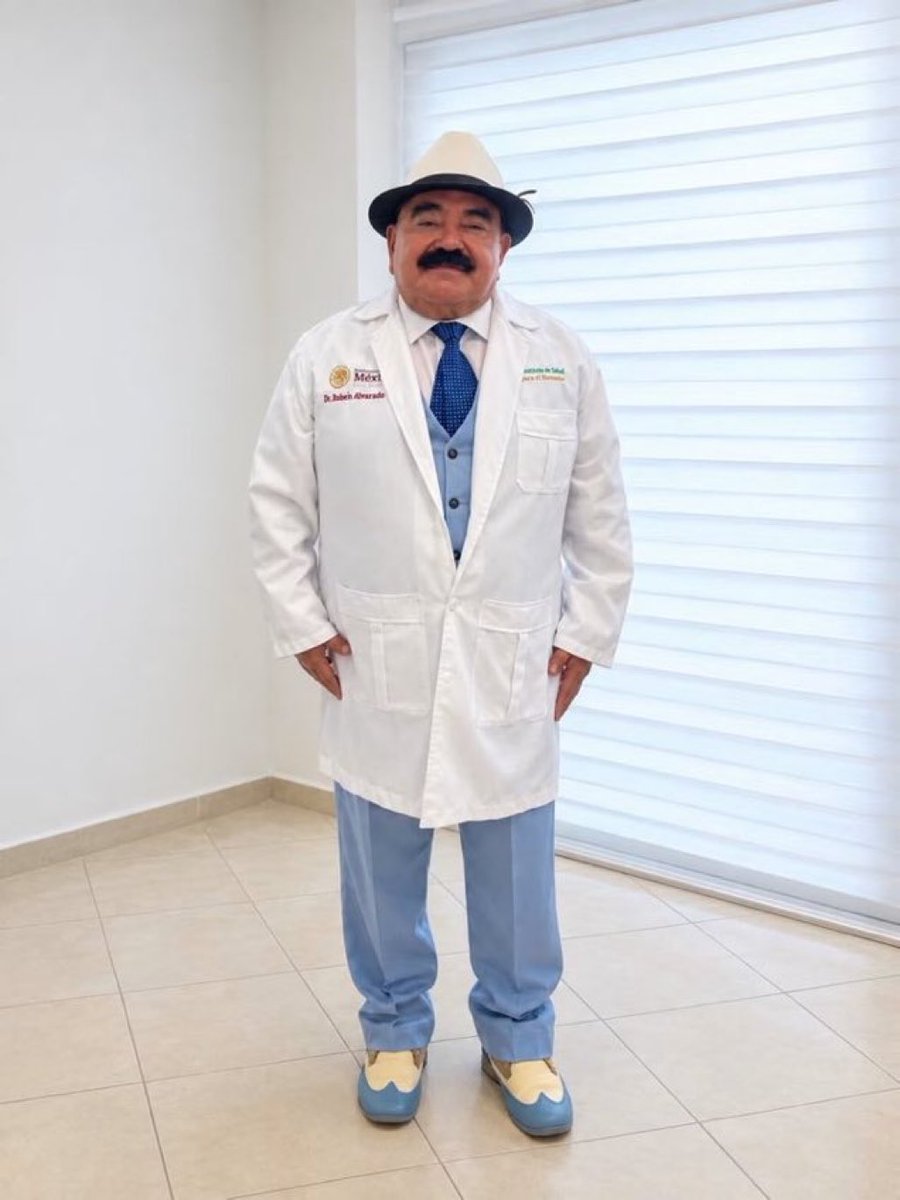 pedroferriz3's tweet photo. Esto es el sistema de salud de Veracruz de @rocionahle una mala copia de Capulina https://t.co/cJisv7dTFD