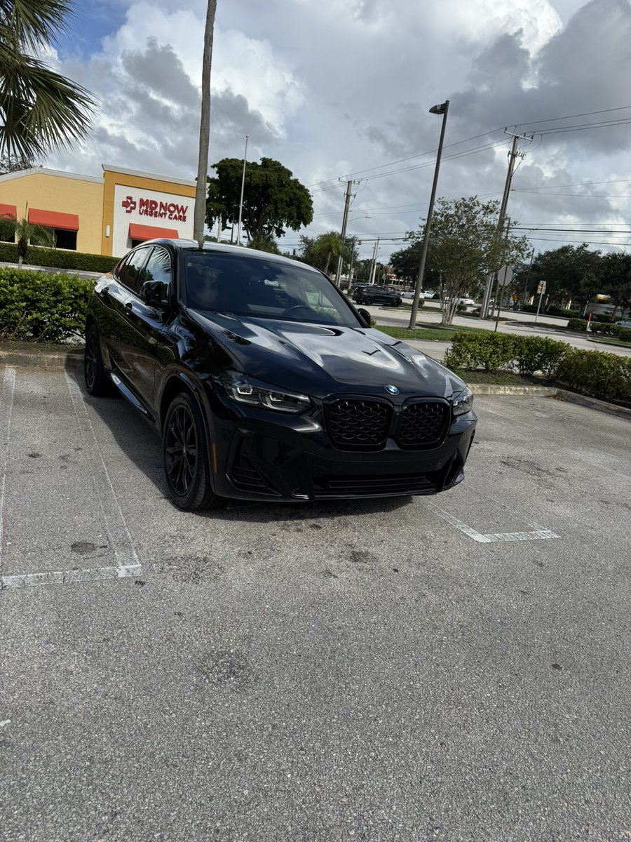 Marvin223k's tweet photo. Experience luxury and performance in the BMW X4 M40i. This sporty SUV features a powerful turbocharged engine, premium leather interior, panoramic sunroof, advanced technology, and plenty of space. Perfect for date nights, business trips, vacations, or riding in style. Delivery https://t.co/Tbe2FRTcXu