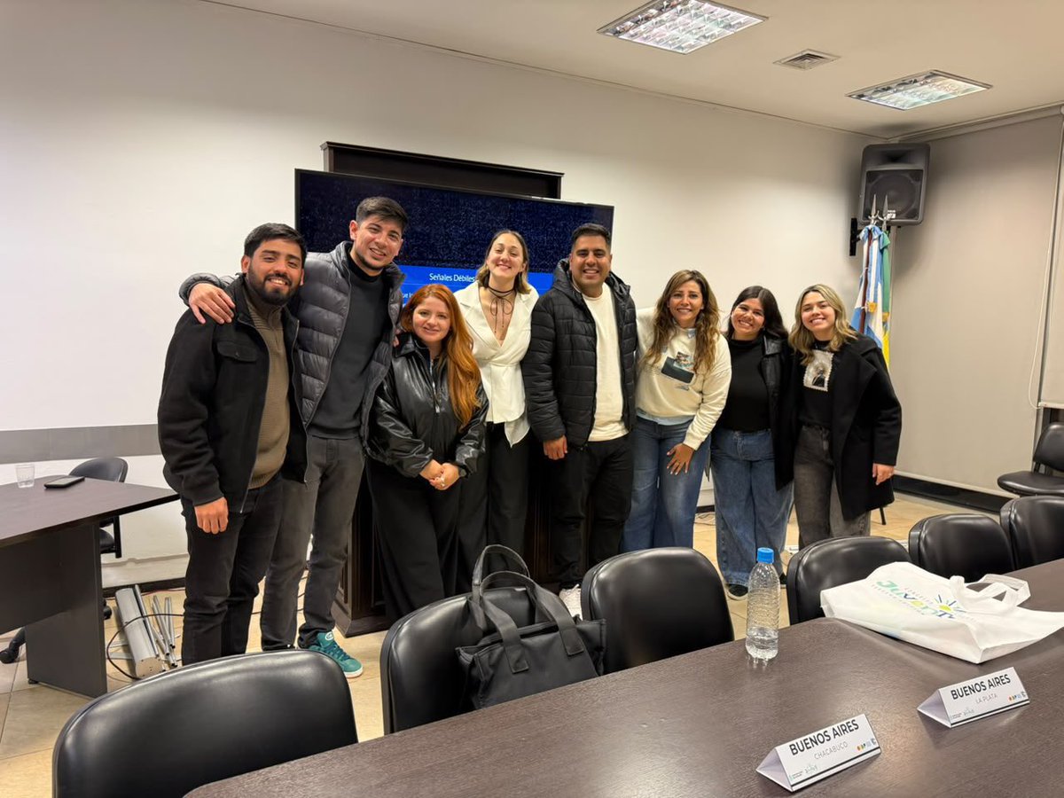 Lourdez_ortiz's tweet photo. Legisladores con perspectiva de juventudes. Gracias La Plata por convocar a La Rioja, estos intercambios fortalecen la tarea que plasmamos en cada proyecto. 
Gracias compañera @solmaluendez por la invitación. 

#Legislacion #Cumbre #Federal https://t.co/cmnLq4fENV