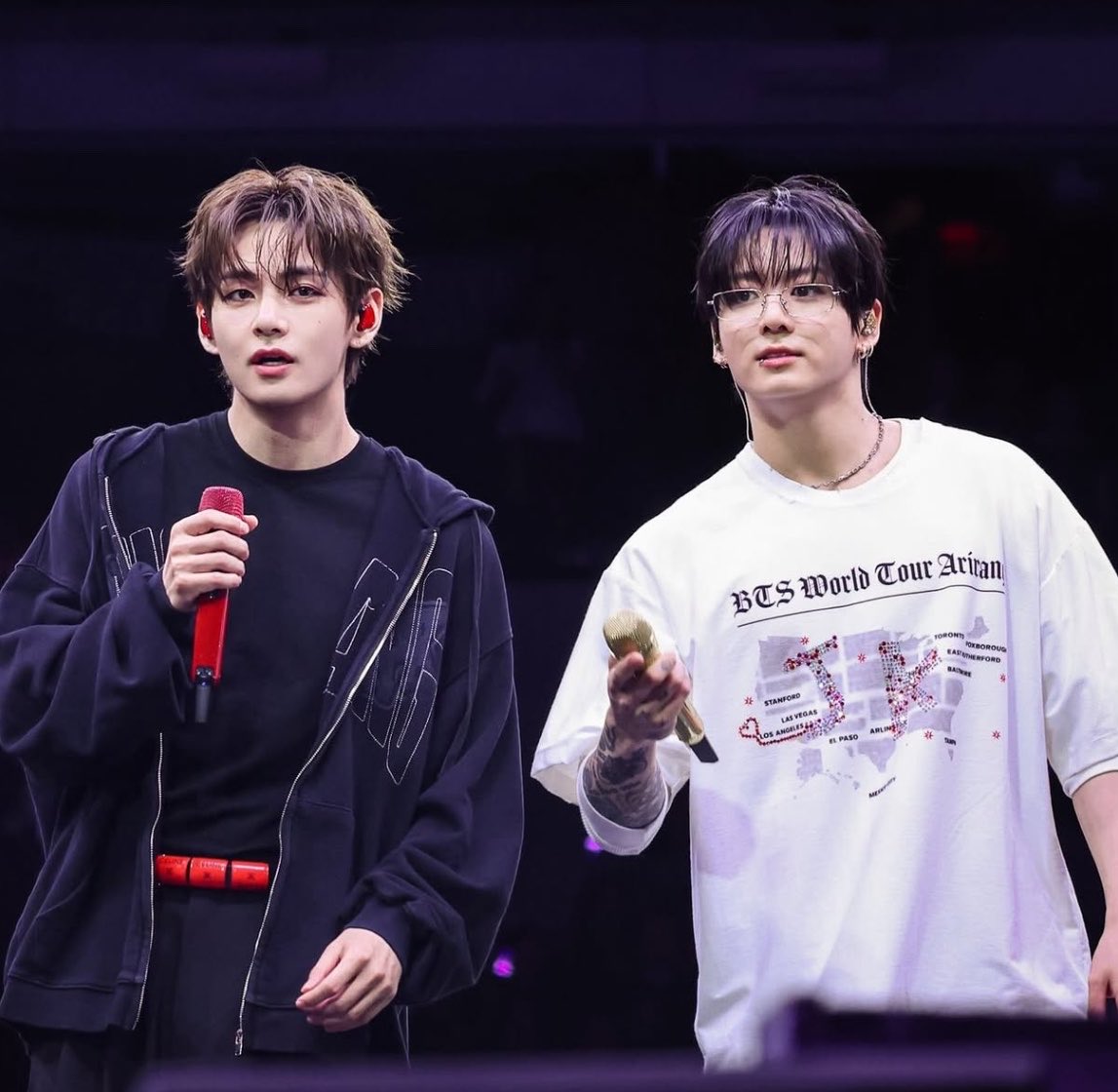 jungkovtae's tweet photo. THIS PIC OMG! https://t.co/GMtkvyj61S