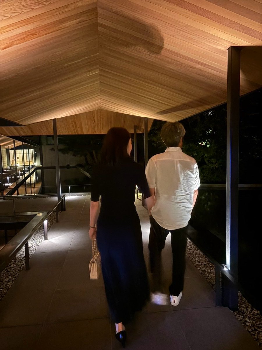 knee_slide's tweet photo. 先日、産まれて初めて
50歳になりました
歩き方がお爺さんになってきました

#ROKUKYOTO https://t.co/5GpLkvmh4j