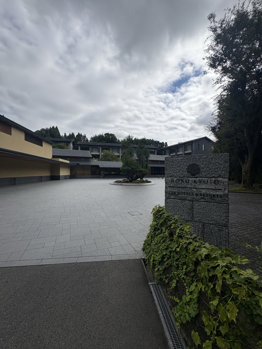 knee_slide's tweet photo. 先日、産まれて初めて
50歳になりました
歩き方がお爺さんになってきました

#ROKUKYOTO https://t.co/5GpLkvmh4j