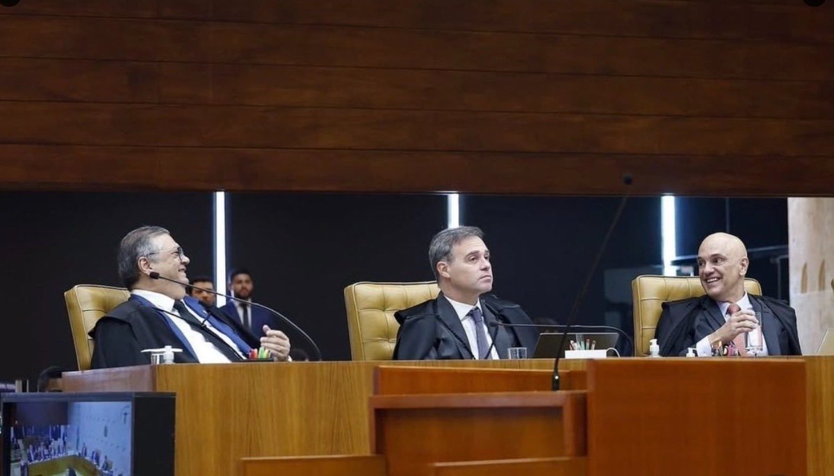 Brasilista7's tweet photo. Nepal???
A facção do Lula: Moraes, Dino, Zanin, Gilmar e Gonet!!!
O STF é uma Vergonha!!!
#STFVergonha
#ForaLulaLadrão
#ForaFlavioDino
#ForaZanin
#ForaGilmar
#ForaGonet https://t.co/ooKXnMDhYS
