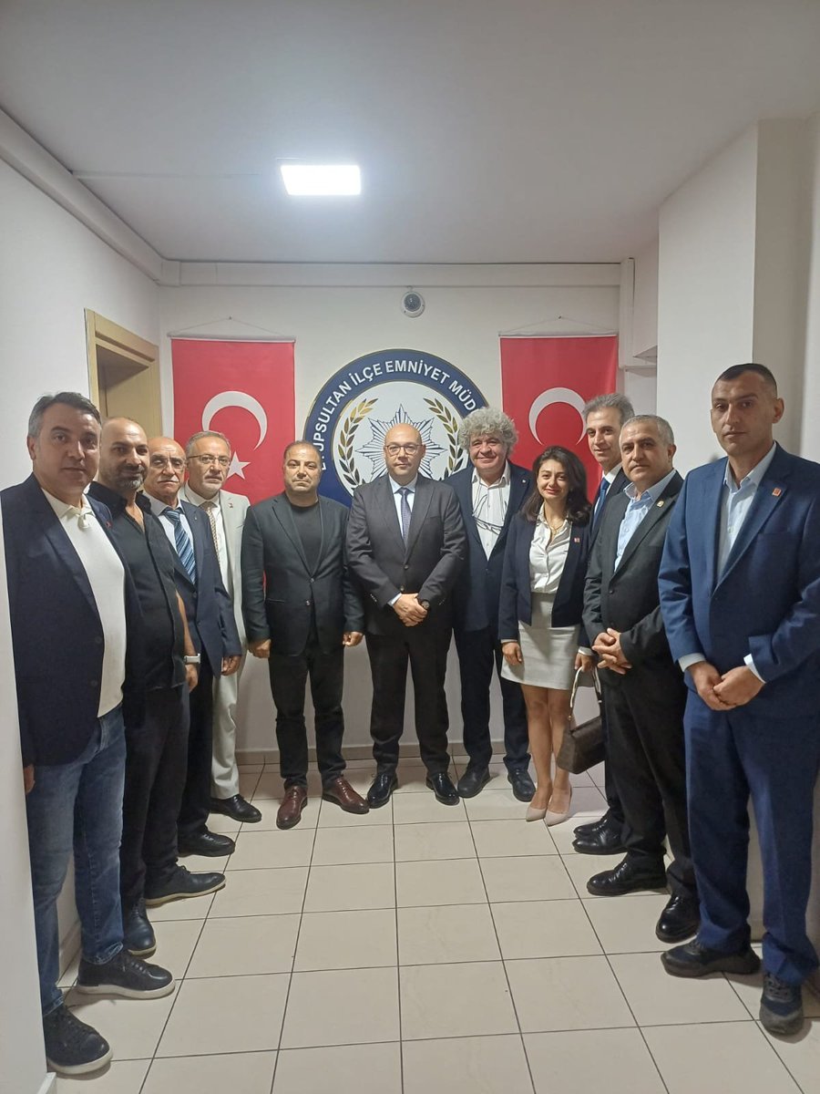 PasaAri's tweet photo. CHP Eyüpsultan İlçe Yönetimi olarak, Eyüpsultan İlçe Emniyet Müdürümüz Sayın Can Coşkun’u ziyaret ettik. Sayın Coşkun’a yeni görevinde başarılar diler, nazik misafirperverliği için teşekkür ederiz. 
#CHP
#CHPEyüpsultan
#AytekinParmak https://t.co/1Ek63DJcf2