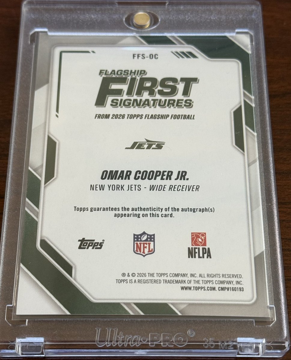 HendyRc189's tweet photo. #officerips strikes again!  Last blaster of Flagship wasn’t bad at all…#thehobby #thehobbyfamily #cardcollector #FGV #FGVs 
@Get_BIG_Cards @DomCardboard @CardPurchaser https://t.co/t7Gqetw8D5