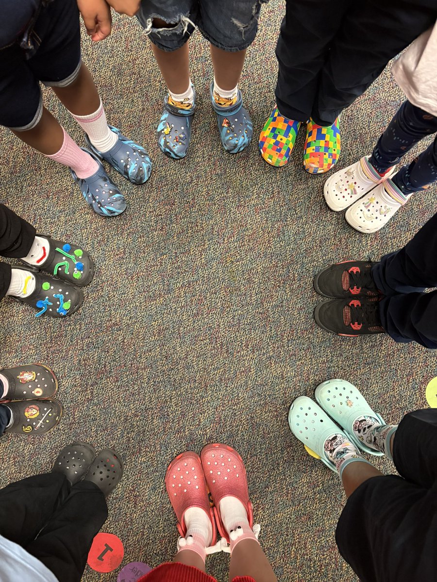 MsiPadilla's tweet photo. We are crazy about college! Crazy socks and crocs on this hot Tuesday! #IrvingISDgoestoCollege @JohnRGood #crazysocks #crocs #tigerpride https://t.co/zwkCGpXBeq