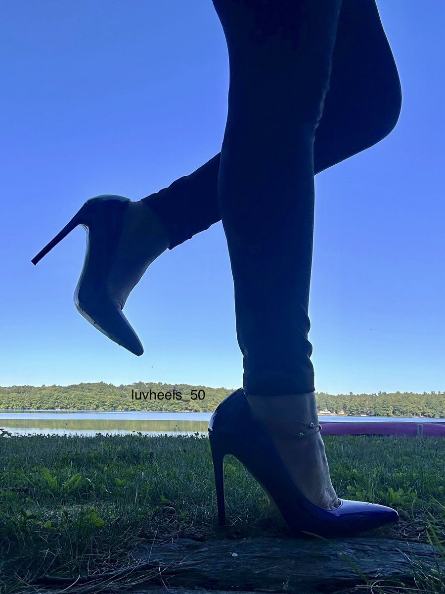 luv_heels's tweet photo. #luvshoes #highheels #shoes #stilettos #tuesdayshoesday #heels #officelife #homeoffice #tuesdayvibes 💜💙 https://t.co/PqWn7Td1mo