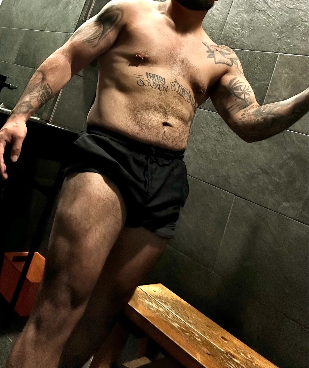 _sinforme_'s tweet photo. Dont forget to gym https://t.co/iL3D0goRog