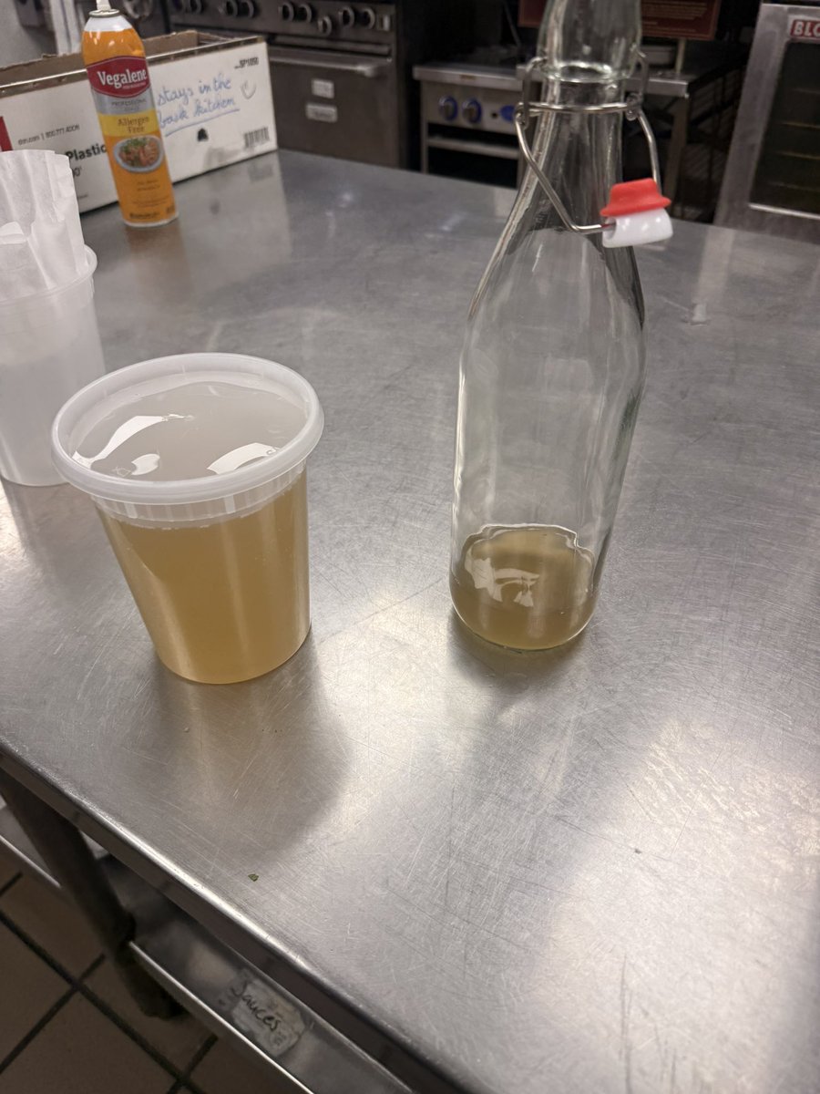 iknom_ajp's tweet photo. banquet sous gave me year aged mead as a bday gift 🥲🥲 https://t.co/2JrdIKA8Uf