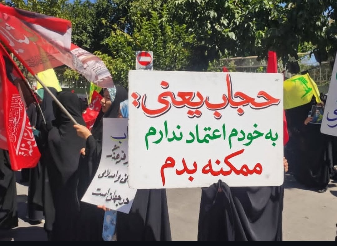 MrPixel__'s tweet photo. @Haj_Emad128 آره ننتو دیدم خیلی چراغ خاموش دنبال مشتری بود https://t.co/lMuyppj1tU