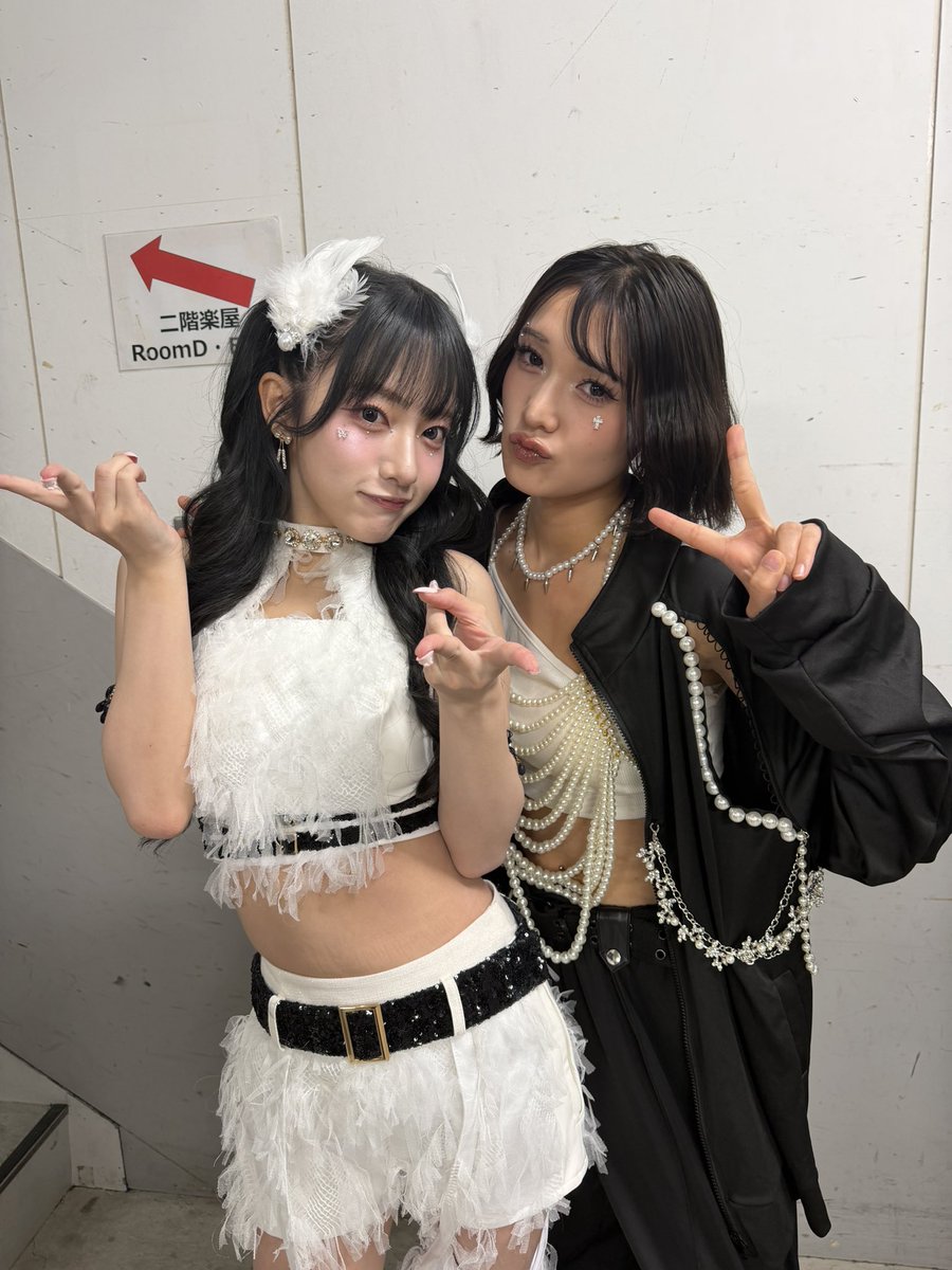riji2017's tweet photo. おはわかここな！
ここなの生誕ライブ。
2人で3曲披露しましたが
めっちゃ良かった👍めっちゃギャル
#桜木心菜　#安杜羽加
#えびちゅう　#東北産 https://t.co/0a9Simksu3