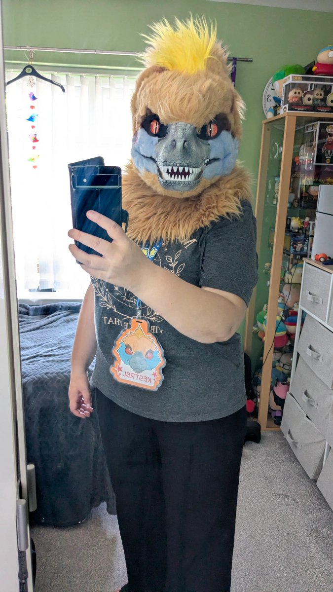 bishybread_'s tweet photo. Guess who finally got a badge! 
#furry #fursuit #fursuiter https://t.co/jhW1nukbxM