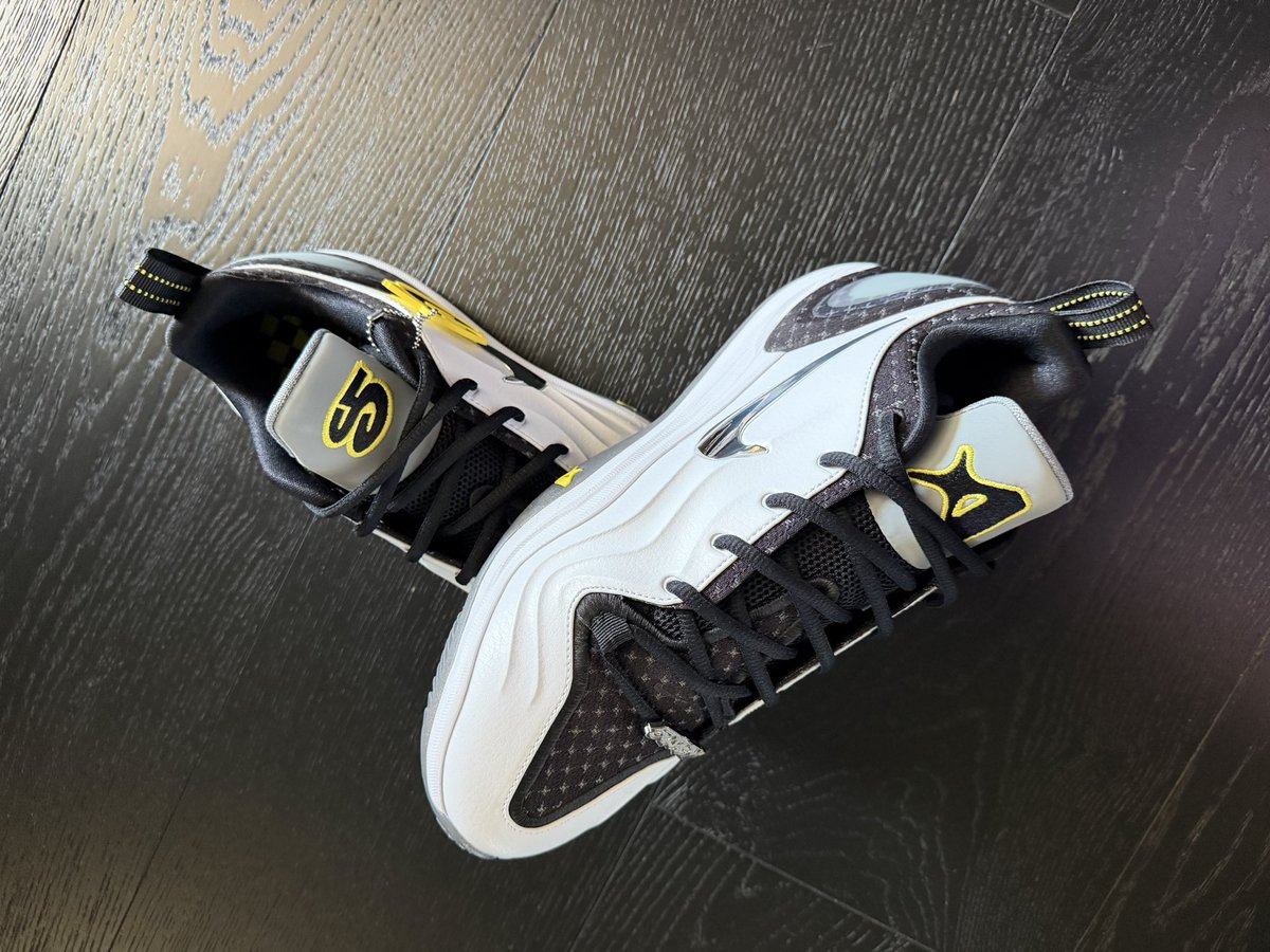 dawnstaley's tweet photo. MARK YOUR CALENDARS good peeps!  Just wanted yall to know these HITTERS are releasing this Friday, September 18th. Let’s give A’ja a huge s/o for showing her coach some love!  I love them!  They are gorgeous!  They are comfy! They could be yours!  Let’s gooo A’Twos/S5s/DA’WN! 😍 https://t.co/ZKb33yq6w7