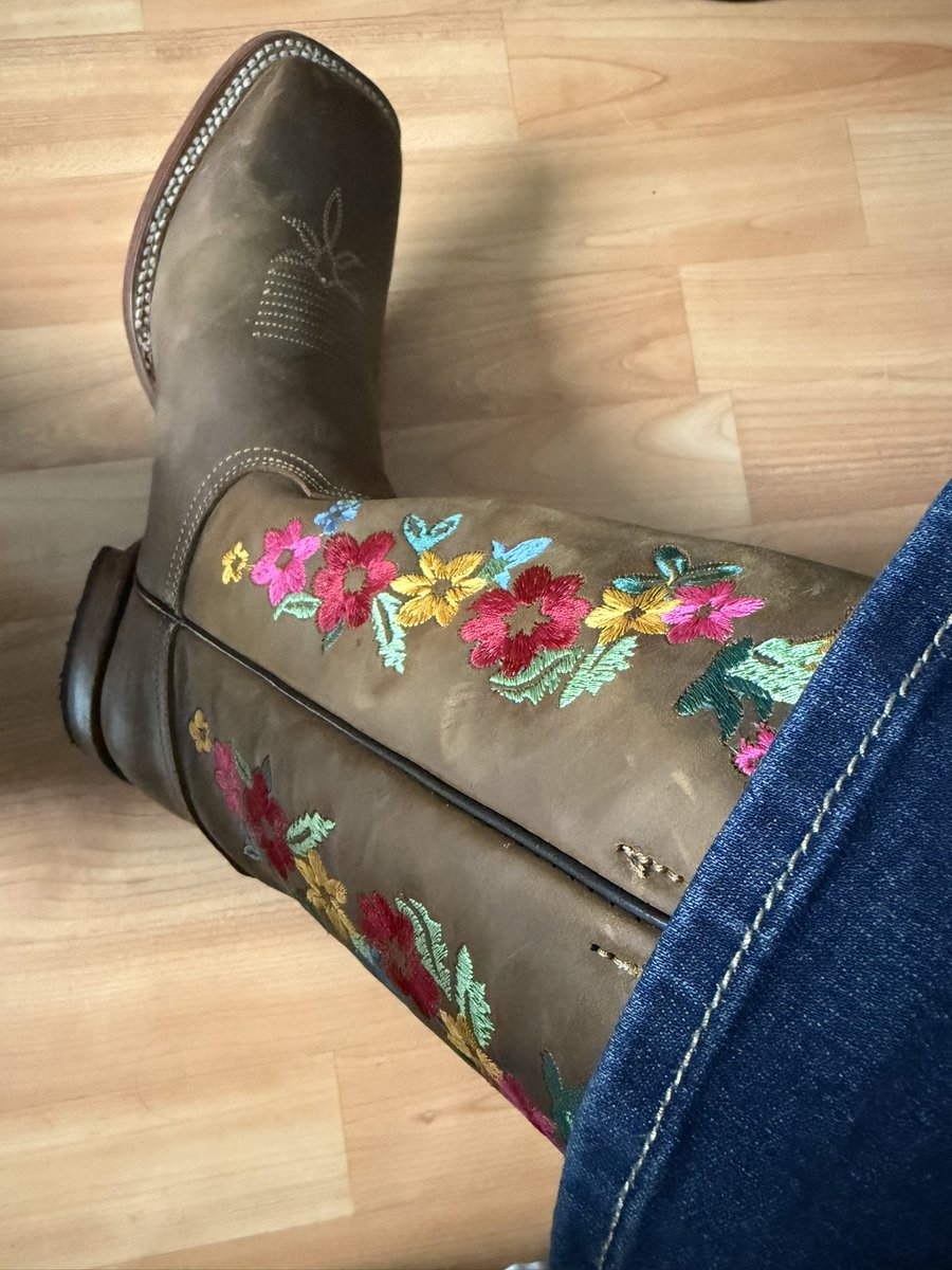 yusiel_olvera's tweet photo. Lo mejor de mi outfit son mis botitas 🤠 https://t.co/0LXVrBnG74