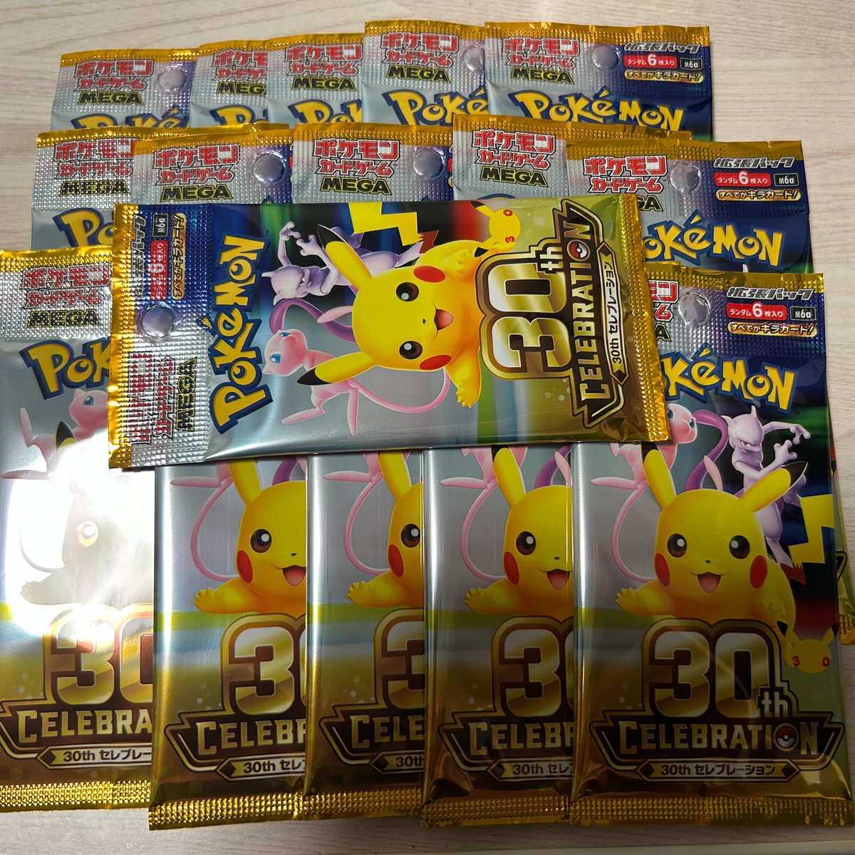 okenchiiii's tweet photo. ローソン3ヶ所とセブン1ヶ所
16パック買えた
ローソン多くて神 https://t.co/7gnH2f2yhA