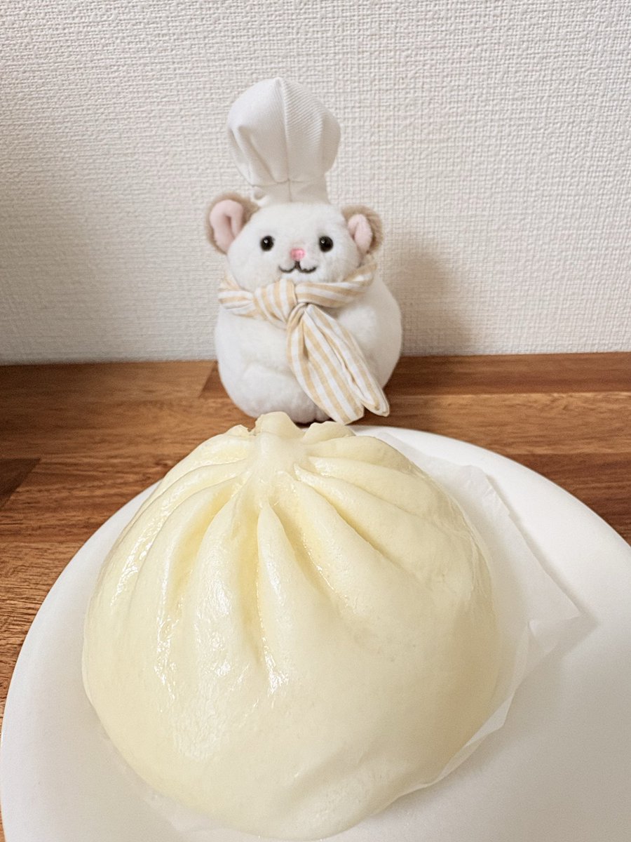 mofus_life's tweet photo. おはようございます。
今期はじめての肉まんでございます。 https://t.co/aX9awB5sb6