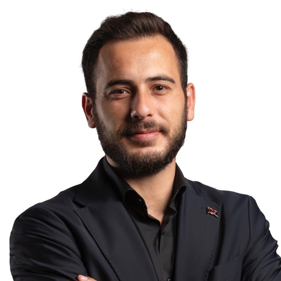 kiyashaber977's tweet photo. AKP'li gazeteci Şaban Sevinç, AKP'li trol Ahmet Şanlı'ya 'it' dedi. https://t.co/RVQpewPx7d