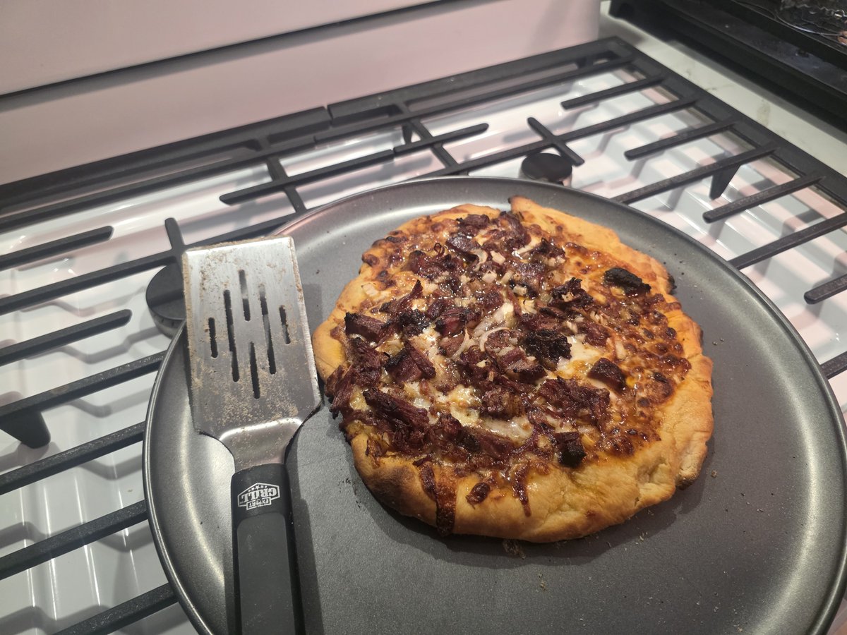 highwithkay's tweet photo. homemade pulled pork pizza munchies>>>> https://t.co/sDXJih0Eya