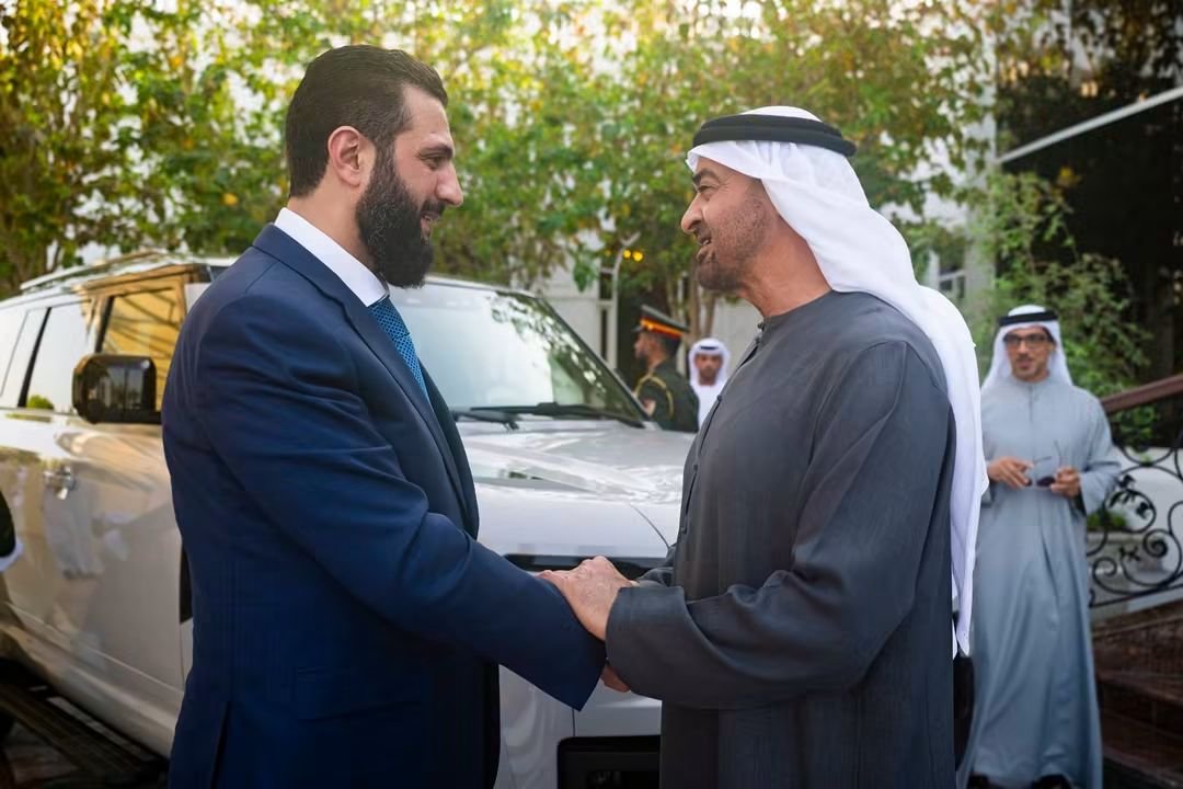 greatmegate's tweet photo. التقى السيد الرئيس #أحمد_الشرع  في العاصمة الإماراتية أبوظبي، رئيس دولة الإمارات العربية المتحدة صاحب السمو الشيخ #محمد_بن_زايد_آل_نهيان ، بحضور وزير الخارجية والمغتربين #أسعد_الشيباني ، ونائب رئيس مجلس الوزراء وزير الخارجية الإماراتي سمو الشيخ عبد الله بن زايد آل نهيان. https://t.co/3KkuwMwmYq