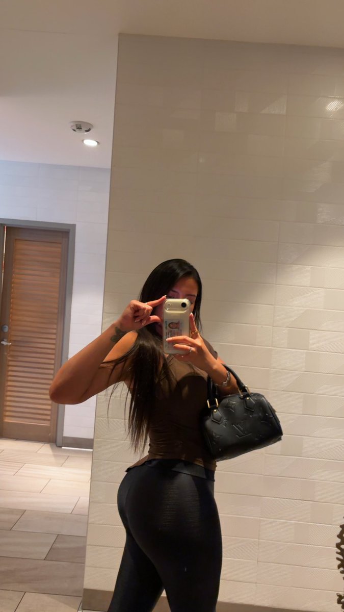 harleygrayxo's tweet photo. Front or side? 👀 https://t.co/zifDzEIPWc