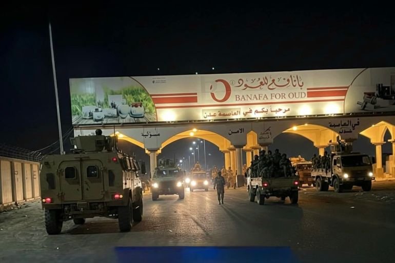 Twitt_2030's tweet photo. الحرب في مختلف الجبهات حامية الوطيس والحوثيين يتقدموا الان في جبهة الجوف ومأرب وقوات الطوارئ تنتشر في محافظة عدن الجنوبية بدلا من ذهابها إلى جبهات القتال 
هل حد فاهم شي ؟! 
#الحليف_الغادر #اليمن #عدن #باب‌_المندب #عاجل https://t.co/jsV8wUuej5