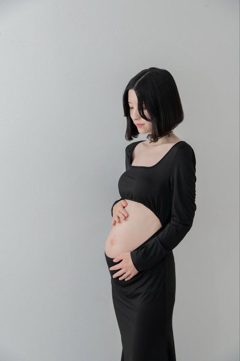 sayanuchan's tweet photo. 妊娠7ヶ月のときに撮ったマタニティフォト🤰💖
こうみるとほんっとにお腹が出なかった妊娠期間、笑 https://t.co/N0satPrt07