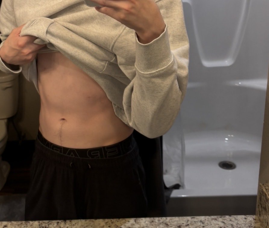 aftxroffline's tweet photo. i miss this hoodie https://t.co/5L4wgaQNO4