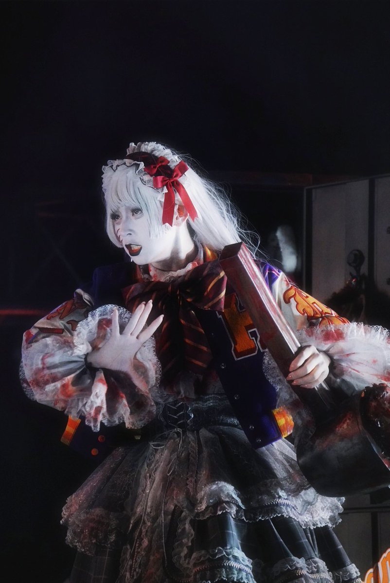 OPTC1111rrz's tweet photo. 26/9/12 ハロウィーン・ホラー・ナイト・アカデミー ～絶叫の15年～
19:20回

学園のマドンナ🤍

#USJファン 
#ホラナイ https://t.co/syblda6RUu