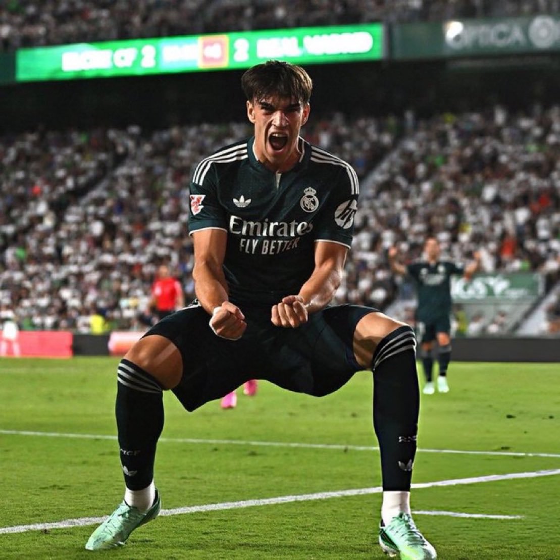 Shabram123's tweet photo. افضل وحدين بالمباراة ❤️🦅 https://t.co/0nOQErI52I