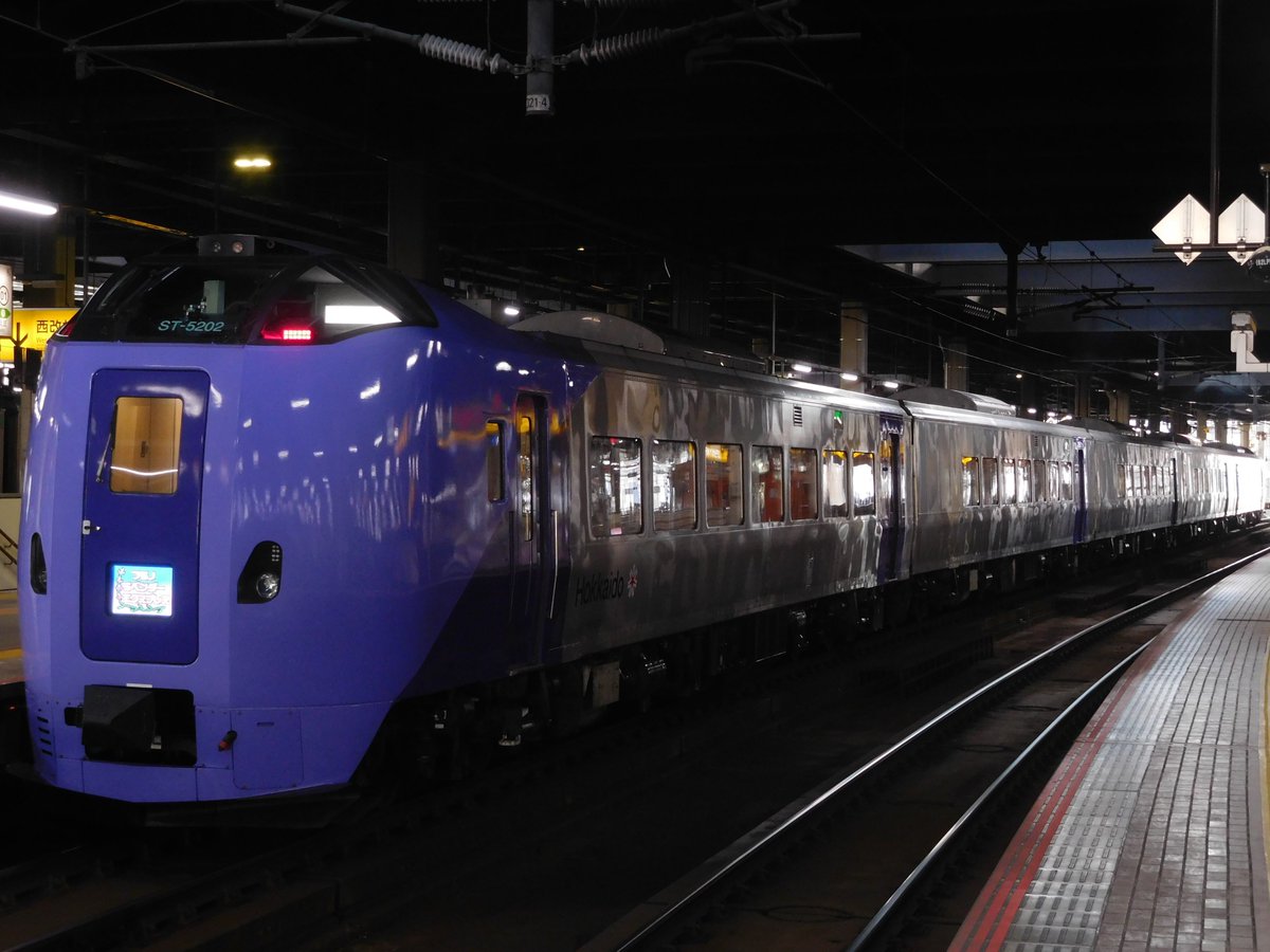 Railway223225's tweet photo. 2026.9/12(Sat)~13(Sun)
フラノ·ニセコ行程 Vol.04【終】
・キハ261系5000番台「ラベンダー編成」
　フラノラベンダーエクスプレス
・733系
・キハ261系5000番台「はまなす編成」
　ニセコ
・H100形 量産先行車 https://t.co/CmESd66XkW