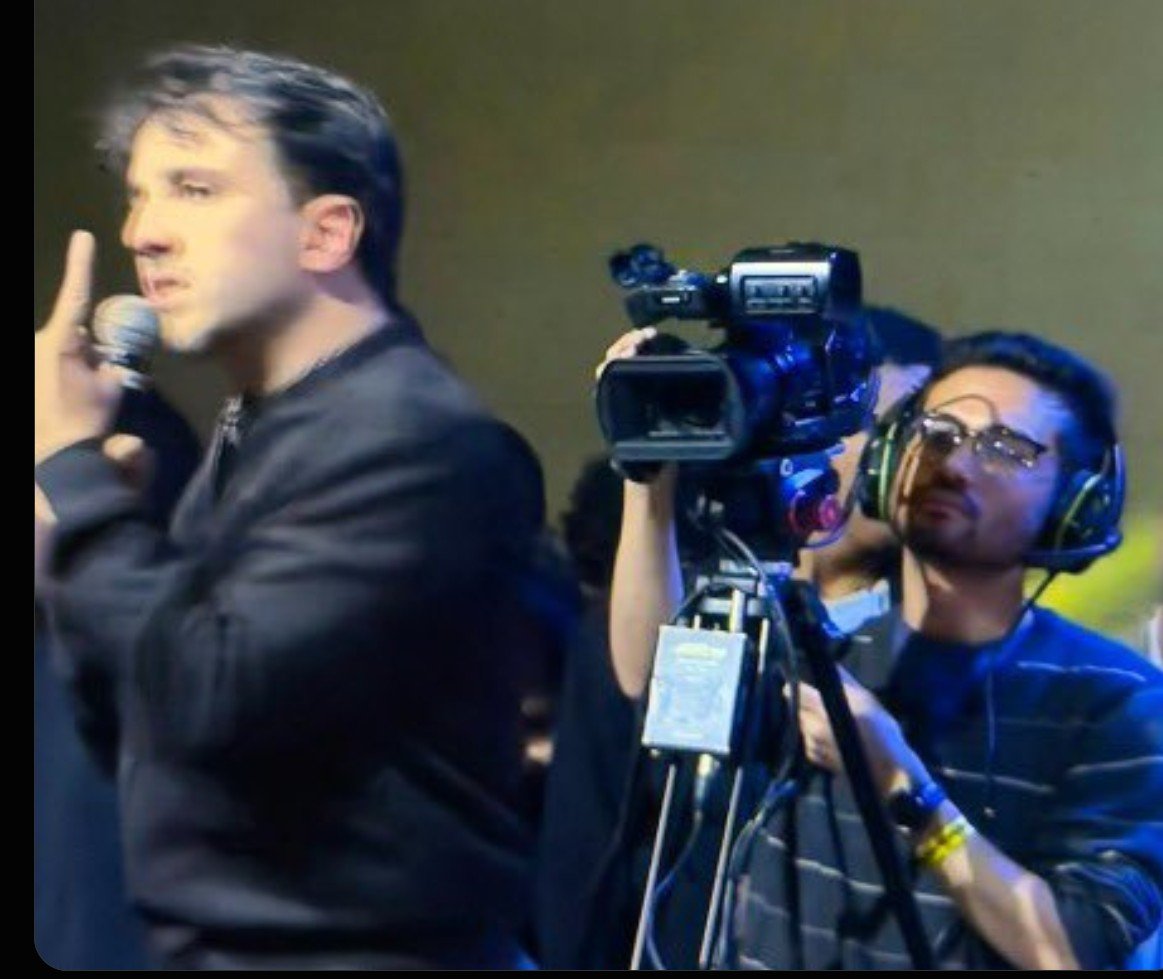 NewtonIchihara's tweet photo. @MiguelCat14 Kkkkk nem cameraman a gente tem porra. https://t.co/8y4HLKle1Y