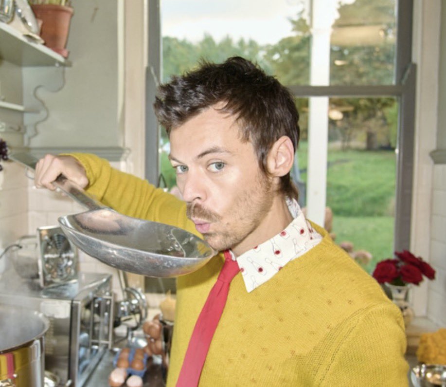 shortsrry's tweet photo. I’m so glad we lost this goddamn spoon photo. another ticketwar with his bombastic side eye staring me down would’ve SENT ME https://t.co/pvNqtEEuvd