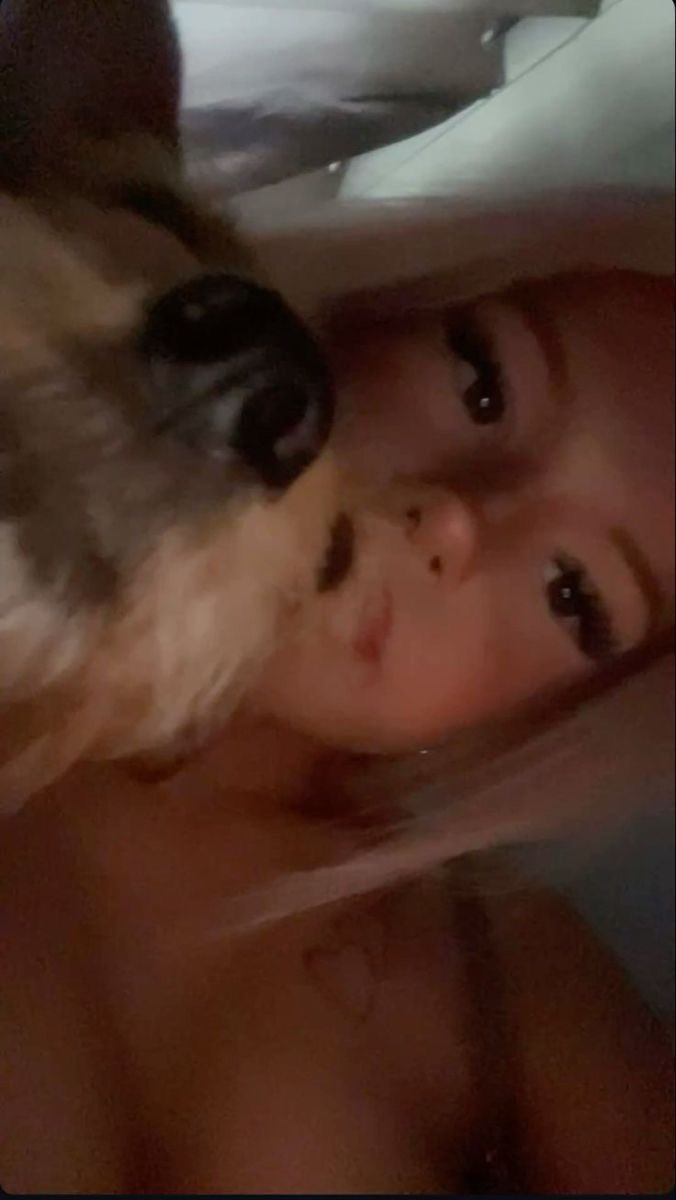 ecste7a's tweet photo. It’s just me and my pets and any man that takes care of me properly❤️🙂‍↕️😩 https://t.co/sM4n9kvsoN