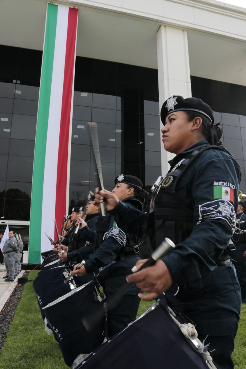 NovoaPeniche's tweet photo. Orgullosa de mi país y su lucha por convertirse en una nación soberana, acompañé a la Fiscal General, @ErnestinaGodoy_ en la Ceremonia Cívica del Izamiento de la Bandera Nacional en la @FGRMexico, en el marco de la Conmemoración del Aniversario 216 de la Independencia de México.
Me uno a sus palabras que no solo honraron a quienes lucharon por darnos Patria, sino que nos recordaron la importancia de seguir adelante con esos valores, para vivir en una sociedad donde la justicia esté siempre presente.