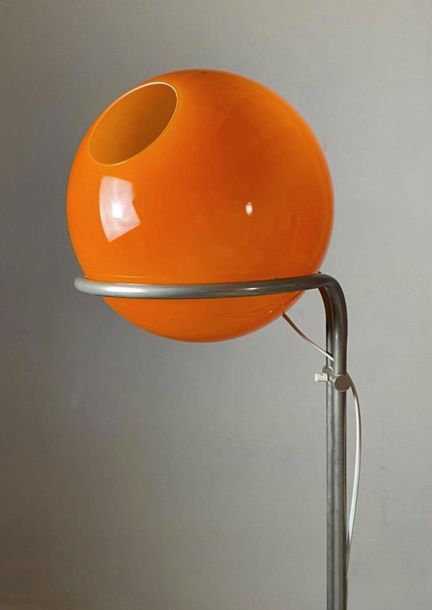 formsarchive's tweet photo. When the future looked soft, bright, and optimistic.

A luminous object that blurs the line between furniture, art, and science fiction.

Space Age Floor Lamps
Tibor Házi, 1973. https://t.co/tqRqklkCMS