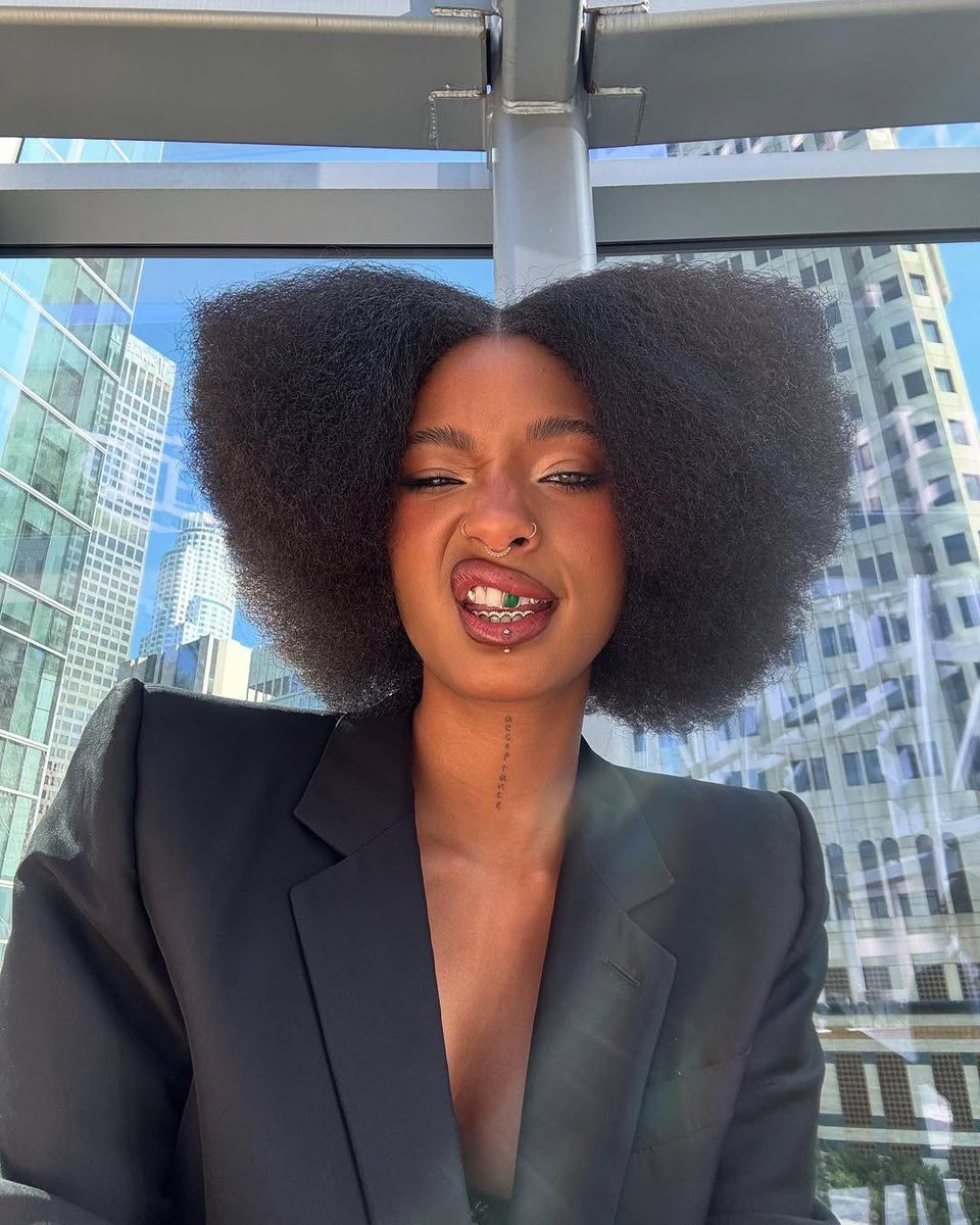 thewavetowatch's tweet photo. Happy World Afro day to them <3 https://t.co/qQotFGQh10