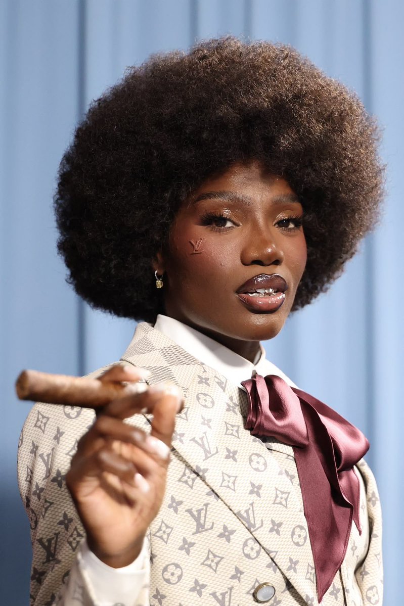 thewavetowatch's tweet photo. Happy World Afro day to them <3 https://t.co/qQotFGQh10