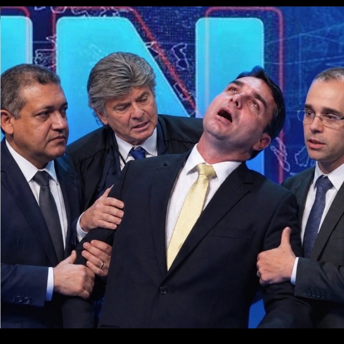 wargrn's tweet photo. @LucianaSV29 @folha @Kennedy14053908 https://t.co/fY6Luion3t