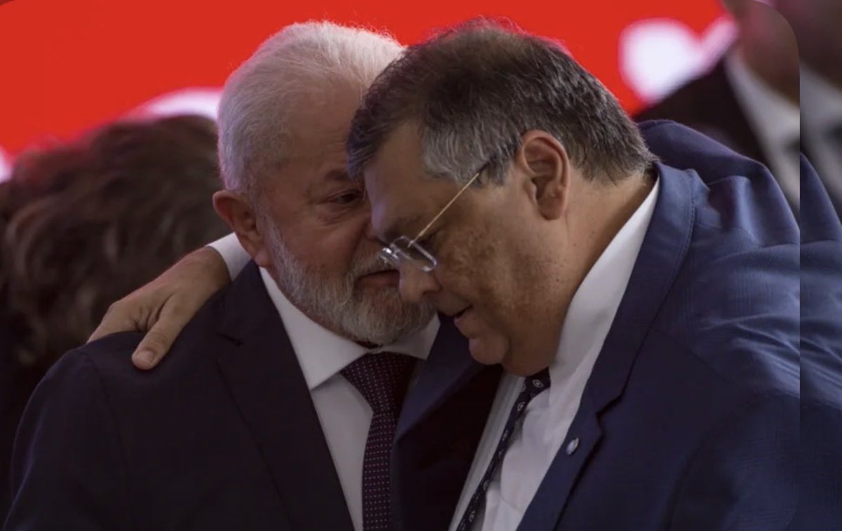 Haaaysb's tweet photo. O ministro indicado por Lula desrespeitou o presidente do Supremo, atropelou a fala dele, tentou pressionar Dias Toffoli para que não se declarasse impedido de votar, tentou pressionar Cármen Lúcia para que não votasse com Fachin e, quando percebeu que poderia perder, pediu vista, mantendo um ministro sob acusações sem respostas para a população.

PENSEM ANTES DE VOTAR.

NÃO ACEITEM MAIS 4 MINISTROS DESSE TIPO NO SUPREMO TRIBUNAL FEDERAL.