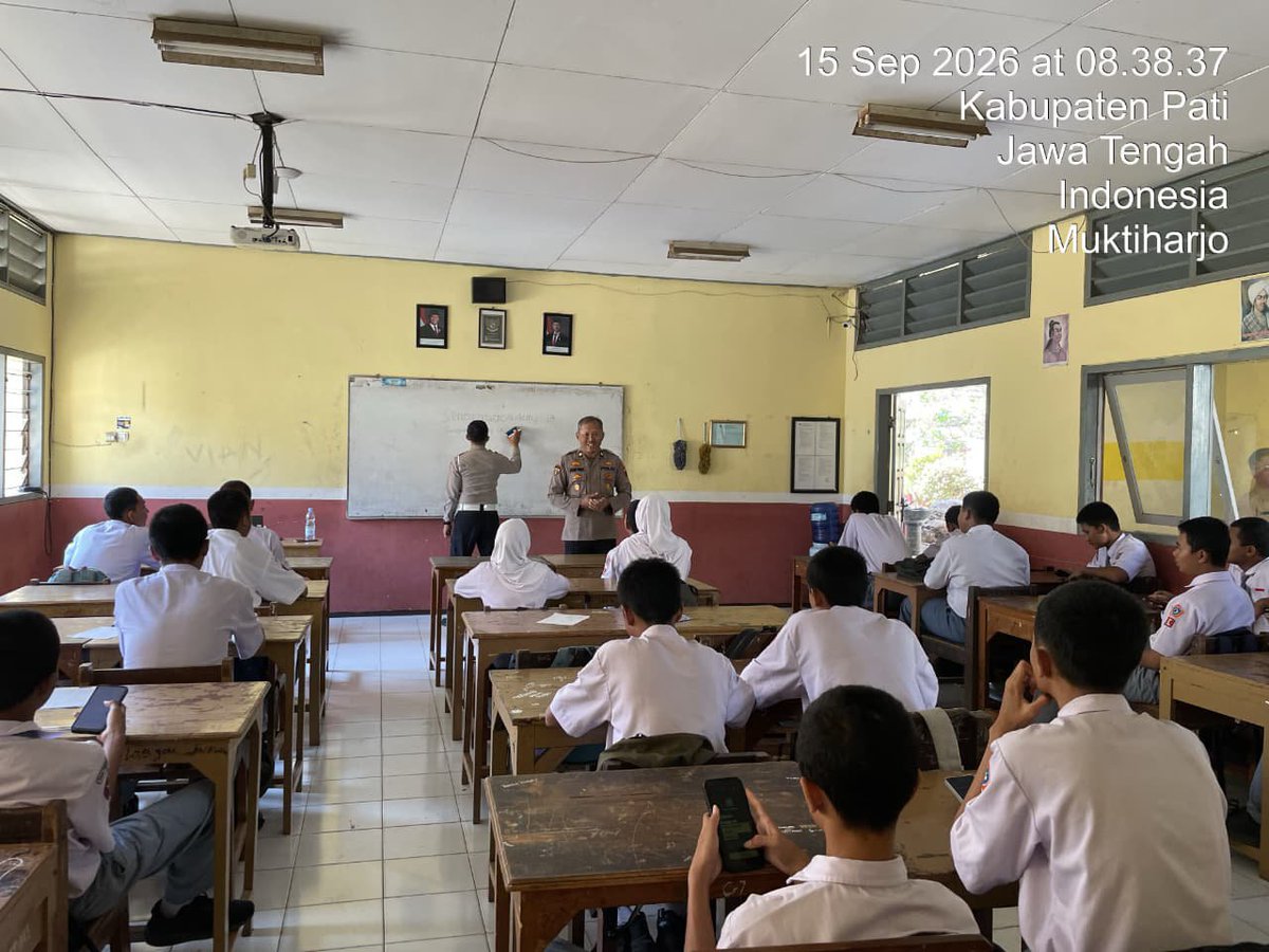 bagopsrespati's tweet photo. 📱 AI boleh makin canggih, tapi manusia tetap harus berpikir! 🧠🤖

Hari ini, 340 siswa SMKN 2 Pati belajar bukan cuma “gimana cara pakai AI”, tapi juga “gimana cara pakai AI dengan benar.” https://t.co/RoLwXgY1MZ