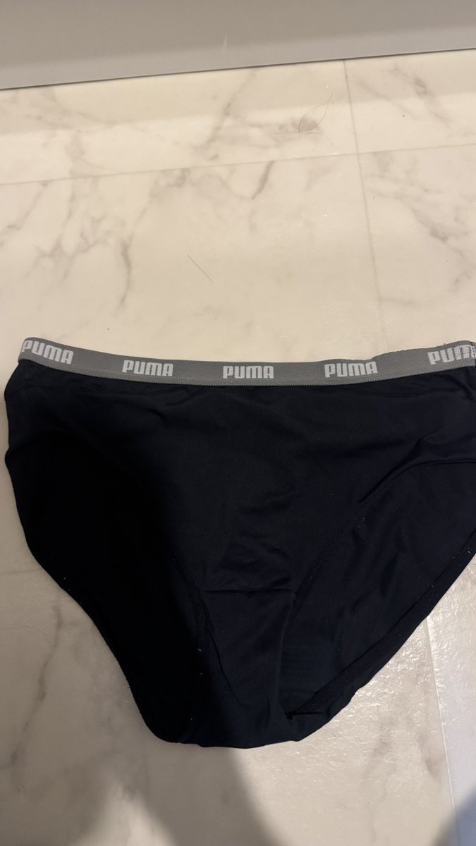 Fdcyti's tweet photo. パンツだけですけど撮れたので��さんに共有します！！
このちょっとダサいパンツがまたエロい！！！

#えろ #おっぱい #盗撮 #谷間 #貧乳
#微乳 #尻 #下着 #着替え #NTR #寝取り
 #寝取られ #肉便器 #彼女 #同棲彼女 #彼女晒し #��ンツ #下着売買 #パンツ買います #下着 https://t.co/oMCS9lJzyY