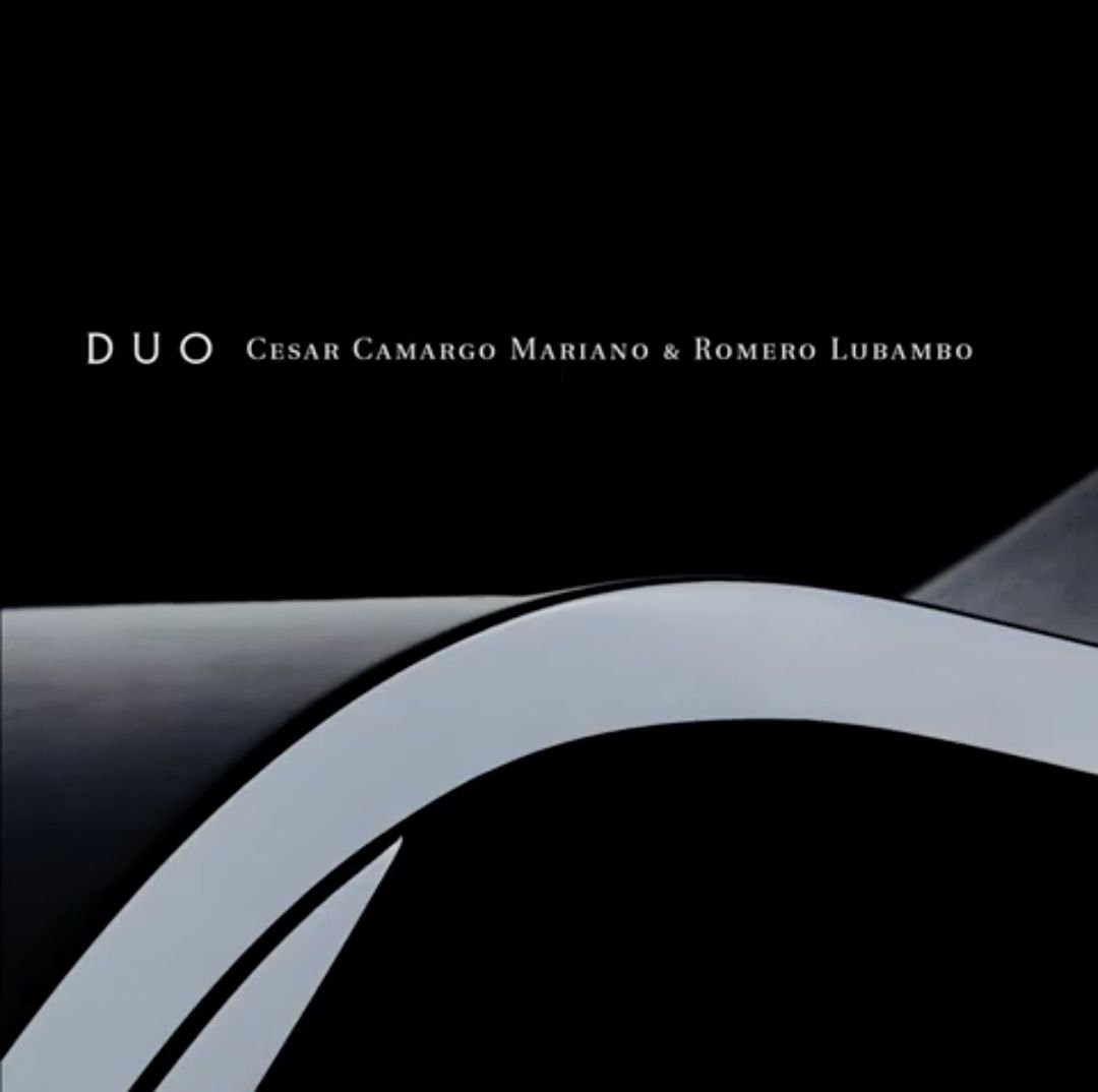 jlinciartec's tweet photo. -Día 258/365. César Camargo Mariano y Romero Lubambo - "Joy Spring". (Álbum: Duo). 🎶 Desmontar un estándar de bebop escrito para trompeta y reestructurarlo a formato dúo de piano y guitarra de nylon exige dos cosas: una comprensión absoluta del...

🧵👇🏼 https://t.co/4UYoJizuPK