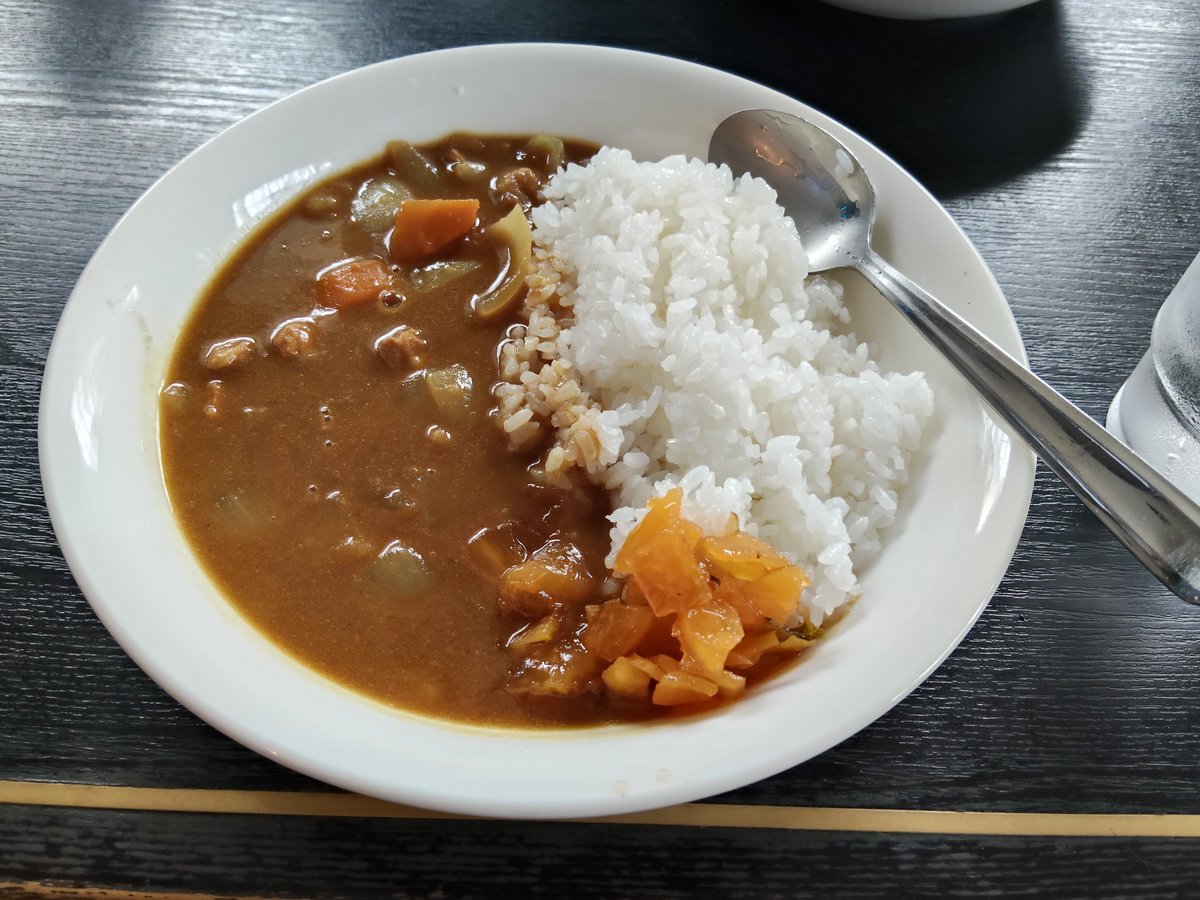 hep_grace's tweet photo. 札幌の公衆トイレ🚻で照明が勝手にLEDに替えられる、という事件があったようですが、、良かれ、と思いきや、そうでもないらしいですね。本体から変えないといけないとか。なので、又元の蛍光灯？かなにかに戻したそうです。
なかなか、ね。😭😭
そんなこんなの本日も雨😢
田畑、吉川、小倉、落合にて。 https://t.co/Lvd93cqmbr
