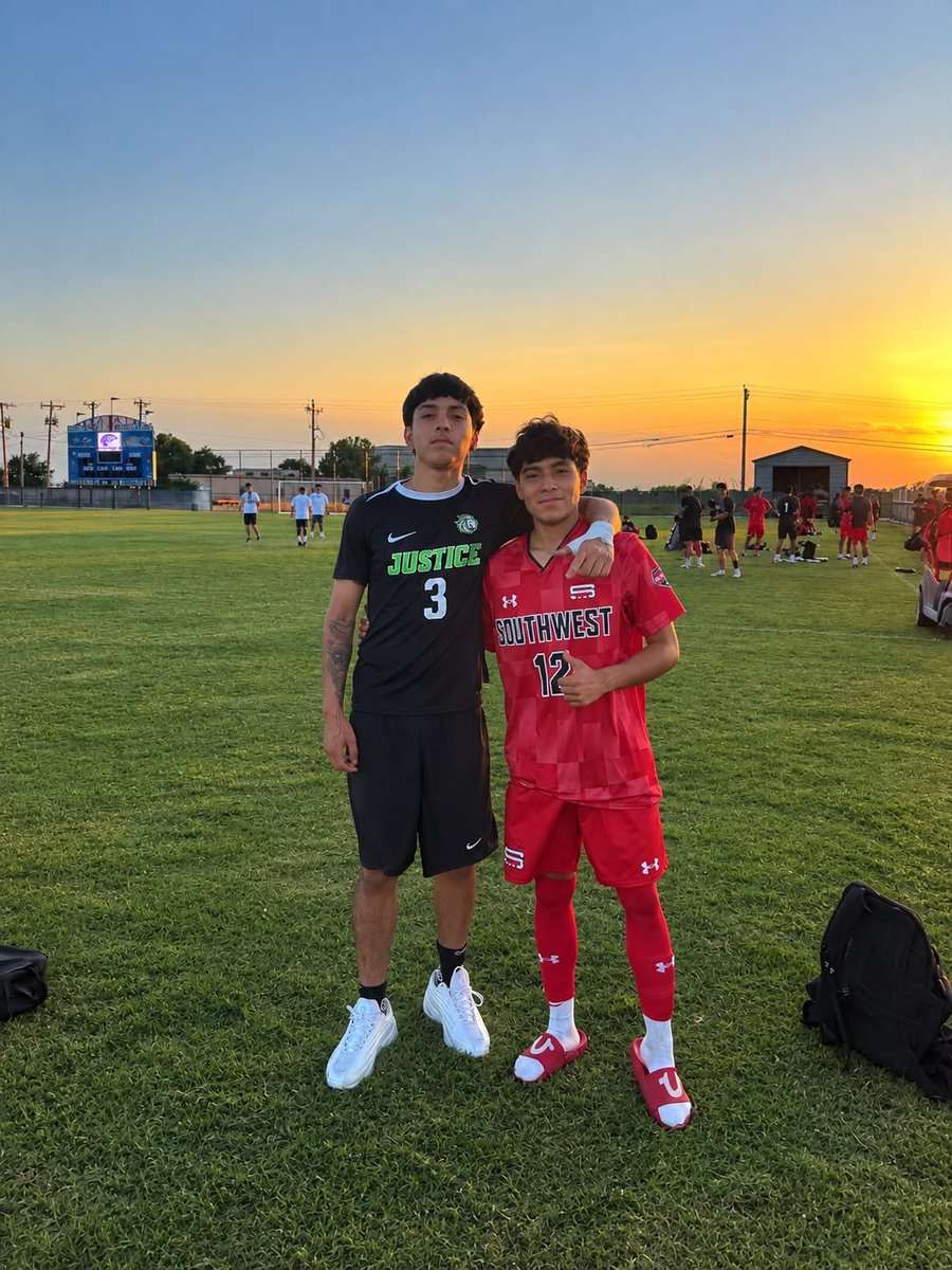 BowieBearSoccer's tweet photo. Proud of our former Bowie Bears competing at the collegiate level and against each other! ⚽️🐻
Ethan Escarcega ’25 — Justice College
David Cadena ’26 — University of the Southwest
Keep making Bowie proud! 💙🐻⚽️ https://t.co/TlsvyBz45t